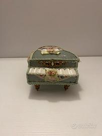 Portagioie a forma di pianoforte stile veneziano