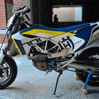 husqvarna 701 supermoto 9000km
