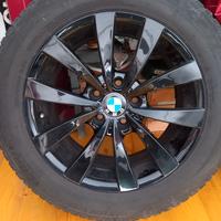 Cerchi neri BMW con gomme