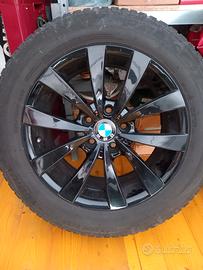 Cerchi neri BMW con gomme