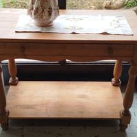 Tavolo scrivania in legno di abete con cassetto