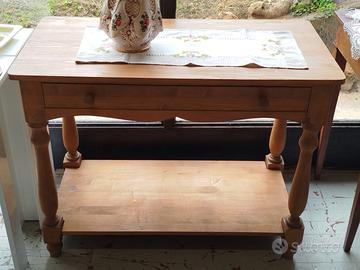 Tavolo scrivania in legno di abete con cassetto