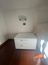 Set di 2 comodini bianchi in perfette condizioni