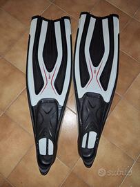 Pinne da sub o per nuotare