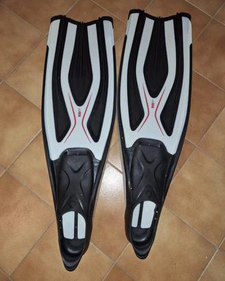 Pinne da sub o per nuotare