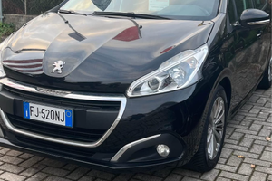 Peugeot 208 2017 1.2 benzina neopatentato