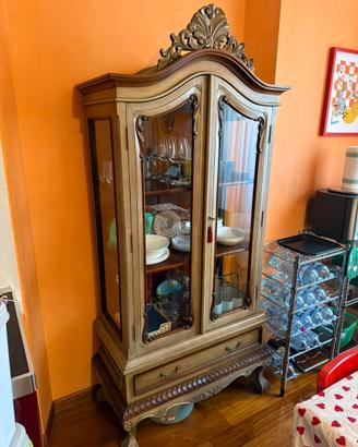 Credenza in Legno con Vetri Laterali e Cassettone