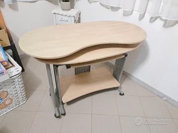 scrivania porta pc