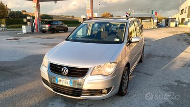 VOLKSWAGEN Touran - 2008