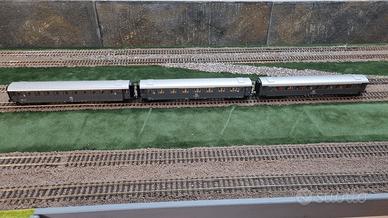 Convoglio 3 carrozze Roco tipo 21