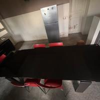 Tavolo in vetro nero allungabile