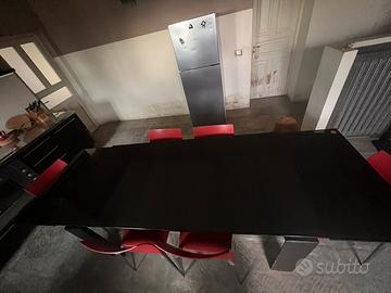 Tavolo in vetro nero allungabile