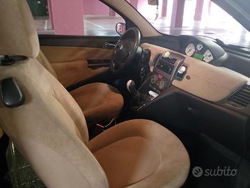 sedili lancia Ypsilon 
