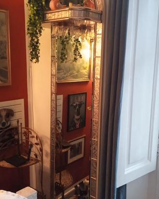 Specchio elegante con lampada