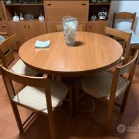 Tavolo e sei sedie con copri sedie  come nuovo