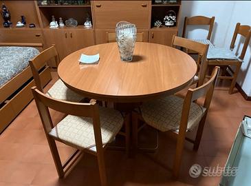 Tavolo e sei sedie con copri sedie  come nuovo