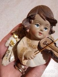 Angelo con violino in ceramica dettagli dorati