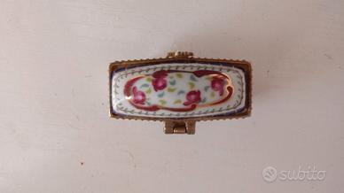 Portapillole in porcellana