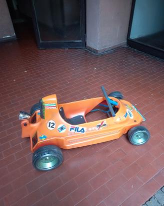 Macchina a pedali per bambino