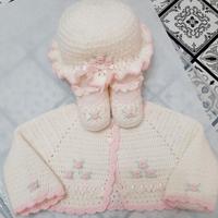 Cappellino scarpette e scaldacuore artigianali