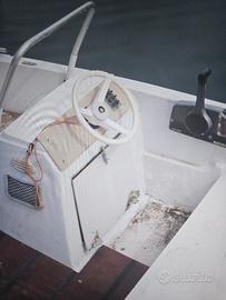 Imbarcazione a motore