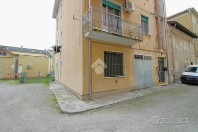 2 LOCALI A CAMPAGNOLA EMILIA