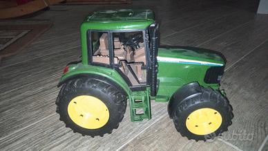 Trattore John Deere giocattolo
