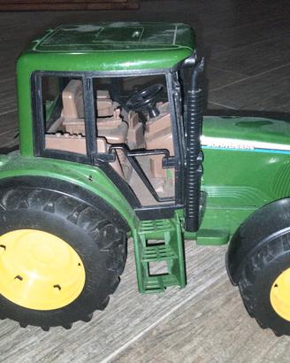 Trattore John Deere giocattolo