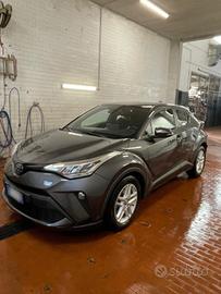 TOYOTA C-HR 1.8 Hybrid E-CVT Business