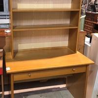 Codice: 265747 SCRIVANIA CON UN CASSETTO E LIBRER