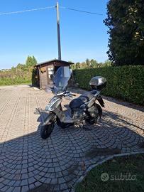 Kymco Agility 150 con bauletto e parabrezza
