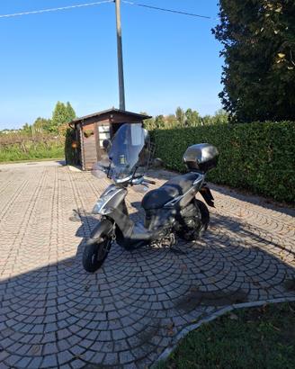 Kymco Agility 150 con bauletto e parabrezza