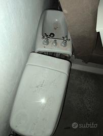 Sanitari wc e bidet con rubinetteria 