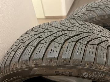 4 Pneumatici Invernali 215/55 R17 98V Kumho Winter