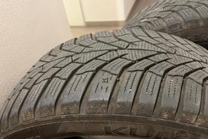 4 Pneumatici Invernali 215/55 R17 98V Kumho Winter