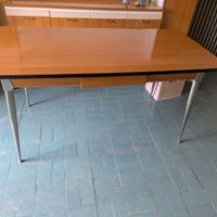 Tavolo con cassetto e tagliere e 4 sedie