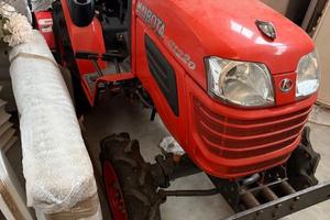 KUBOTA B 12 20 CON TRINCIA MASCHIO 42 ORE