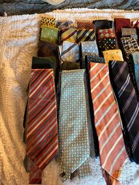 Lotto 33 cravatte uomo vintage eleganti – 80€ trat