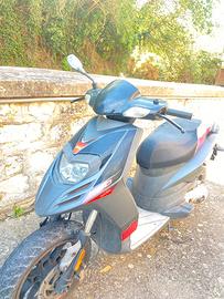 Aprilia sr motard 50