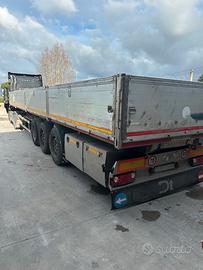 Semirimorchio ribaltabile