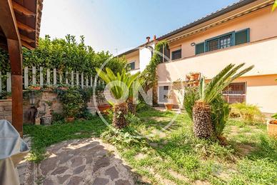 Villa di 160 m² con più di 5 locali a Roma
