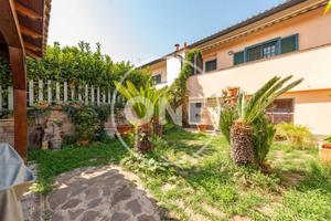 Villa di 160 m² con più di 5 locali a Roma