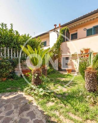 Villa di 160 m² con più di 5 locali a Roma