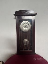 Orologio a pendolo vintage in legno primi ’900