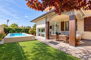 Villa di 250 m² con più di 5 locali e box auto a M