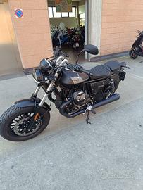 Moto Guzzi Bobber v9