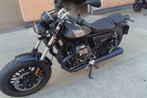 Moto Guzzi Bobber v9