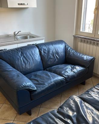 Divani poltrona Frau pelle blu
