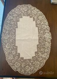 Centrini lavorati in mano