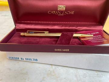 Penna Caran D’ache placcata oro